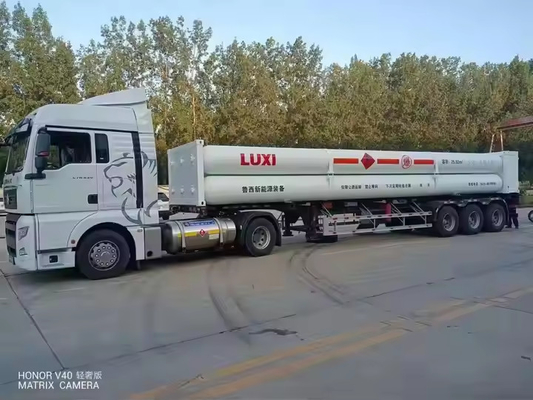 CIMC 3 축 5500L-8000L 가솔린 및 디젤 4 칸체 강철 연료 수압 탱크 트레일러